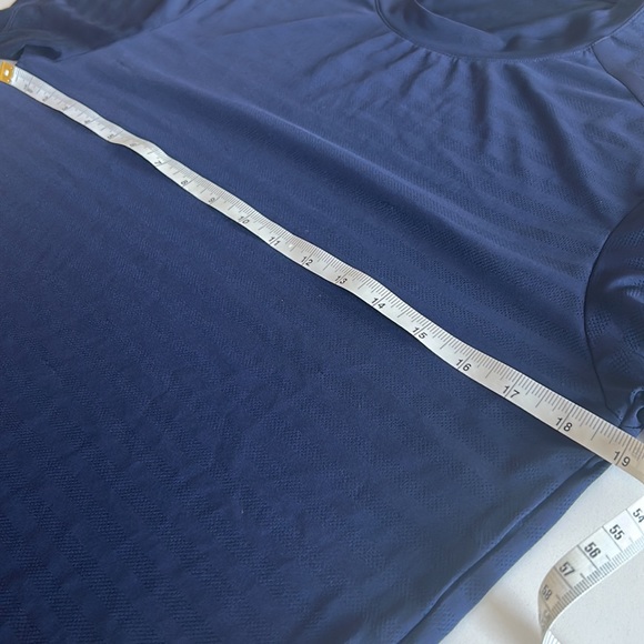 RHÔNE workout top small - Picture 2 of 8